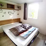3 Bed - Sleeps 6 - On-site Activities - Parking Ferienhaus *