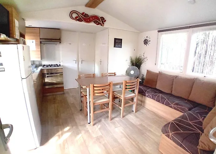 Dom wakacyjny 3 Bed - Sleeps 6 - On-site Activities - Parking *