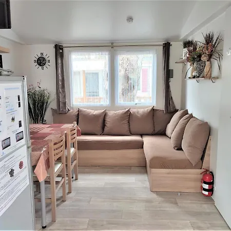 דירה 3-Bedroom Mobile Home Sleeps 6 סן ז'אן דה מון
