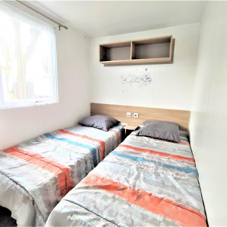 3-Bedroom Mobile Home Sleeps 6 דירה *