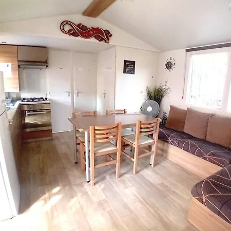 Lägenhet 3-bedroom Mobile Sleeps 6 *